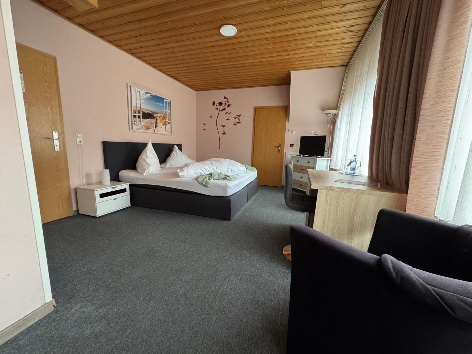 Hotel-Restaurant Christine 륍츠 외부 사진